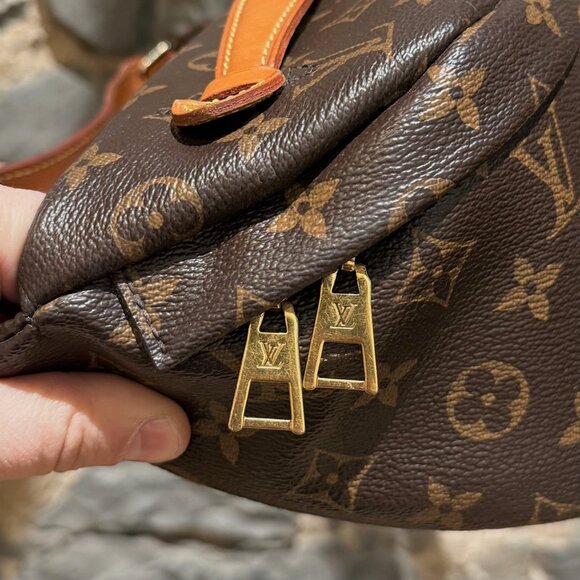 Louis Vuitton 2019 Brown Monogram Bum Bag - Picture 11 of 15